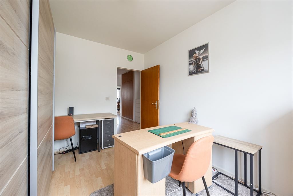 Woning vol potentieel met grote zonnige tuin foto 12