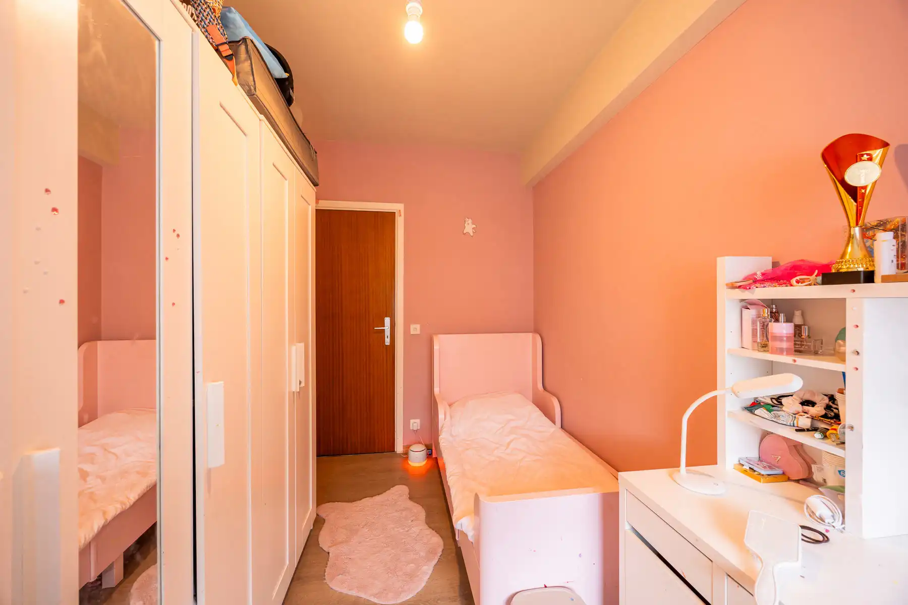 Lichtrijk appartement met parking in hartje Merksem foto 10