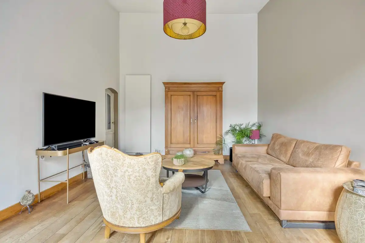 Karaktervol hoekpand met woning en appartement in Riemst foto 8
