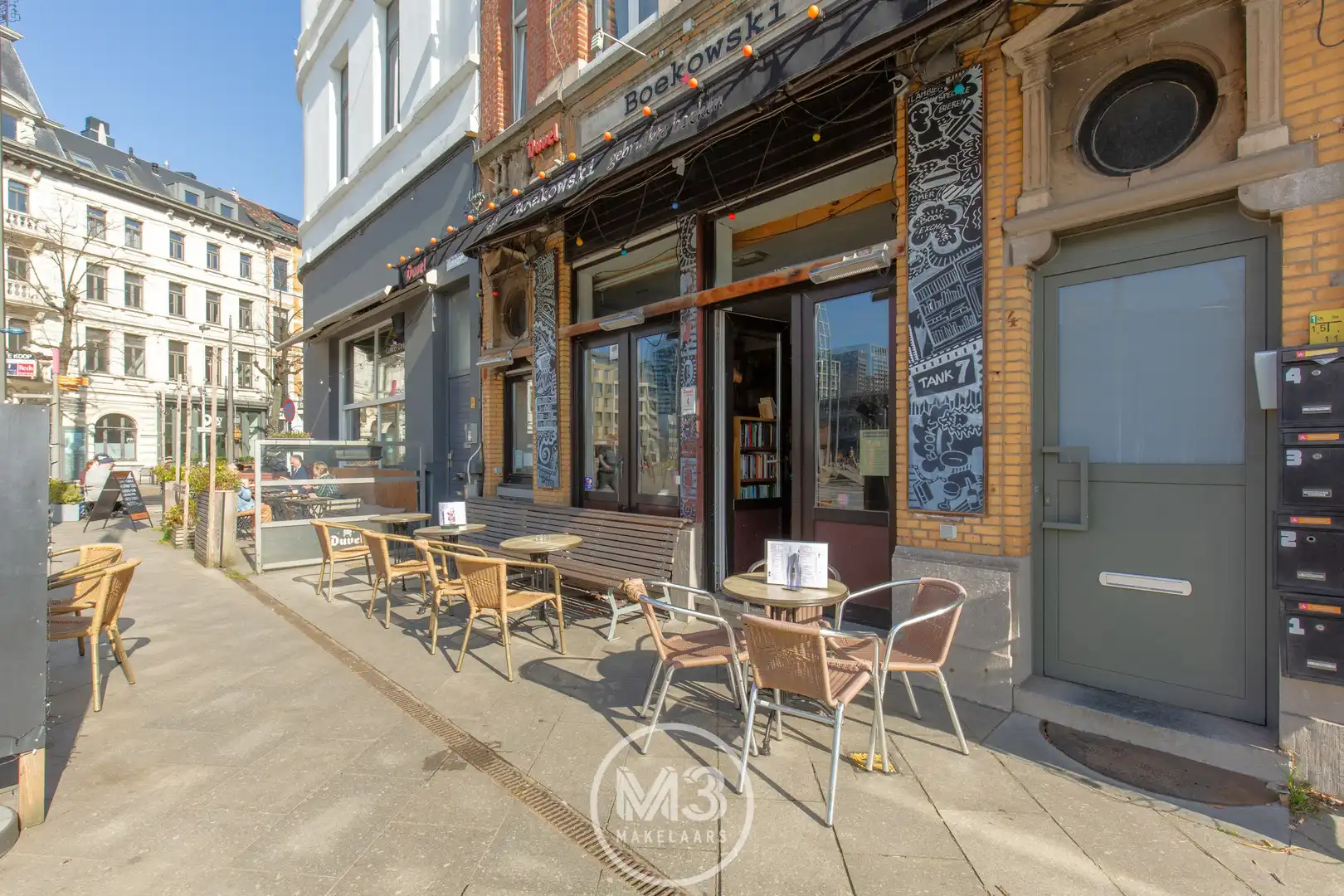 Handelspand met zuidgericht terras op goede locatie foto {{pictureIndex}}