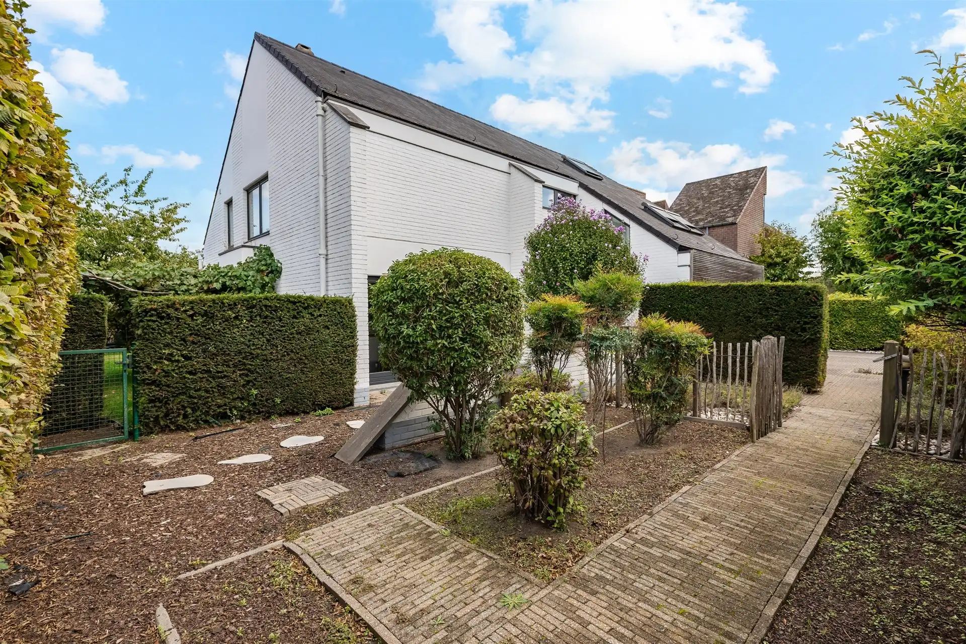 Riante woning met 4 slaapkamers , tuin en praktijk foto 6