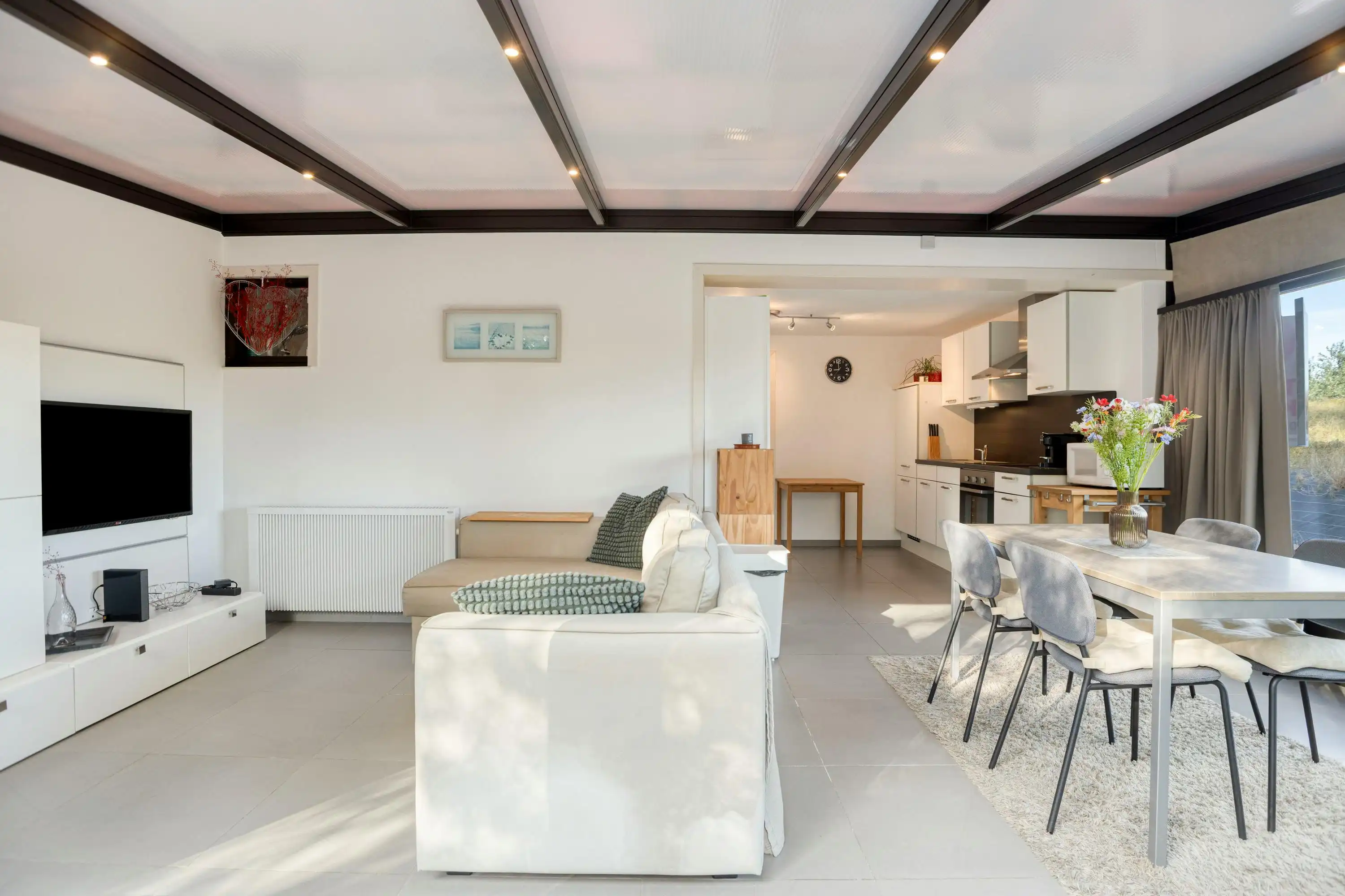 Recent gerenoveerde vakantiewoning te koop in Koksijde! foto 5