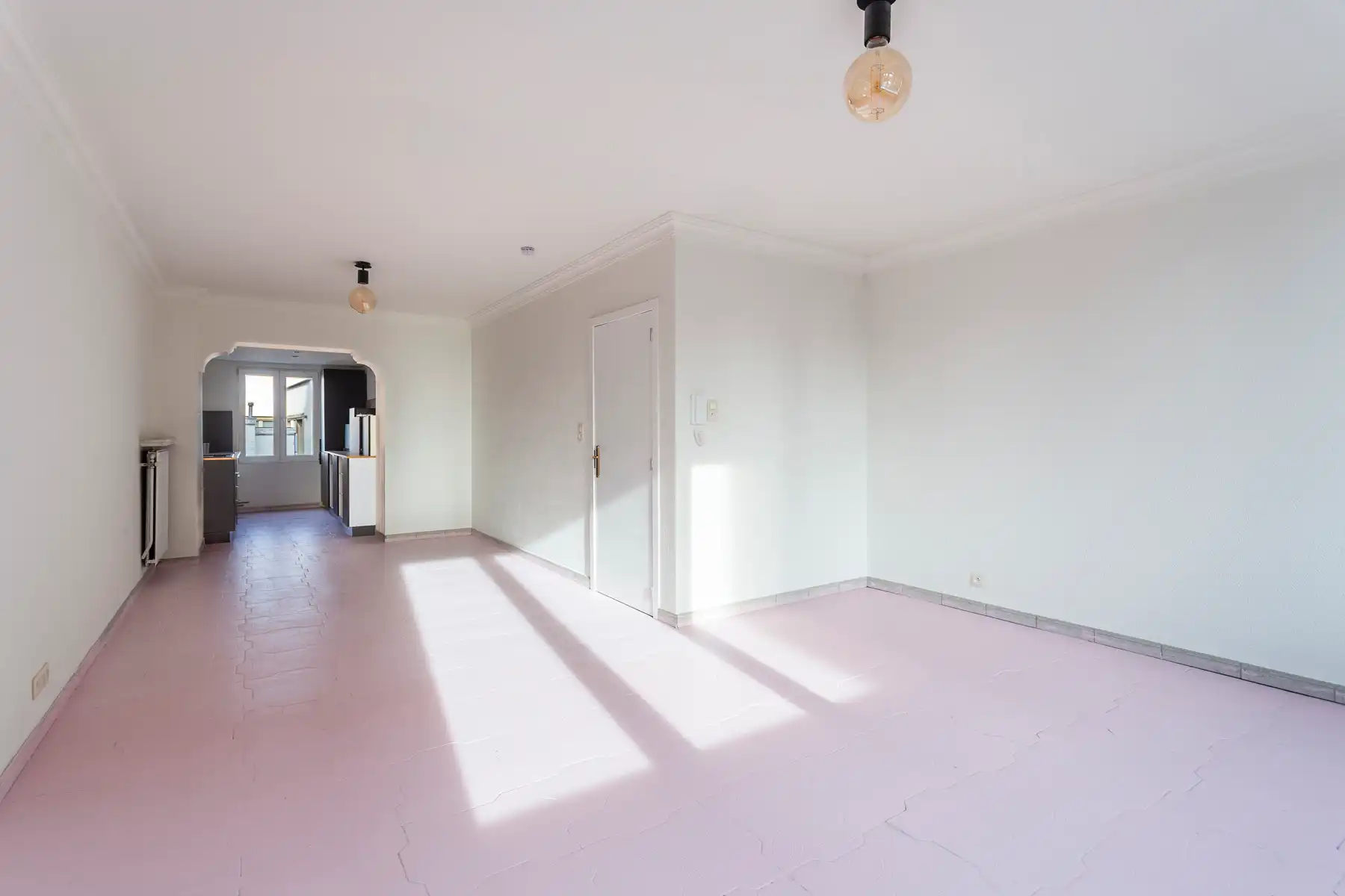 Bel-étage woning met inpandige garage nabij het Zuid foto 3