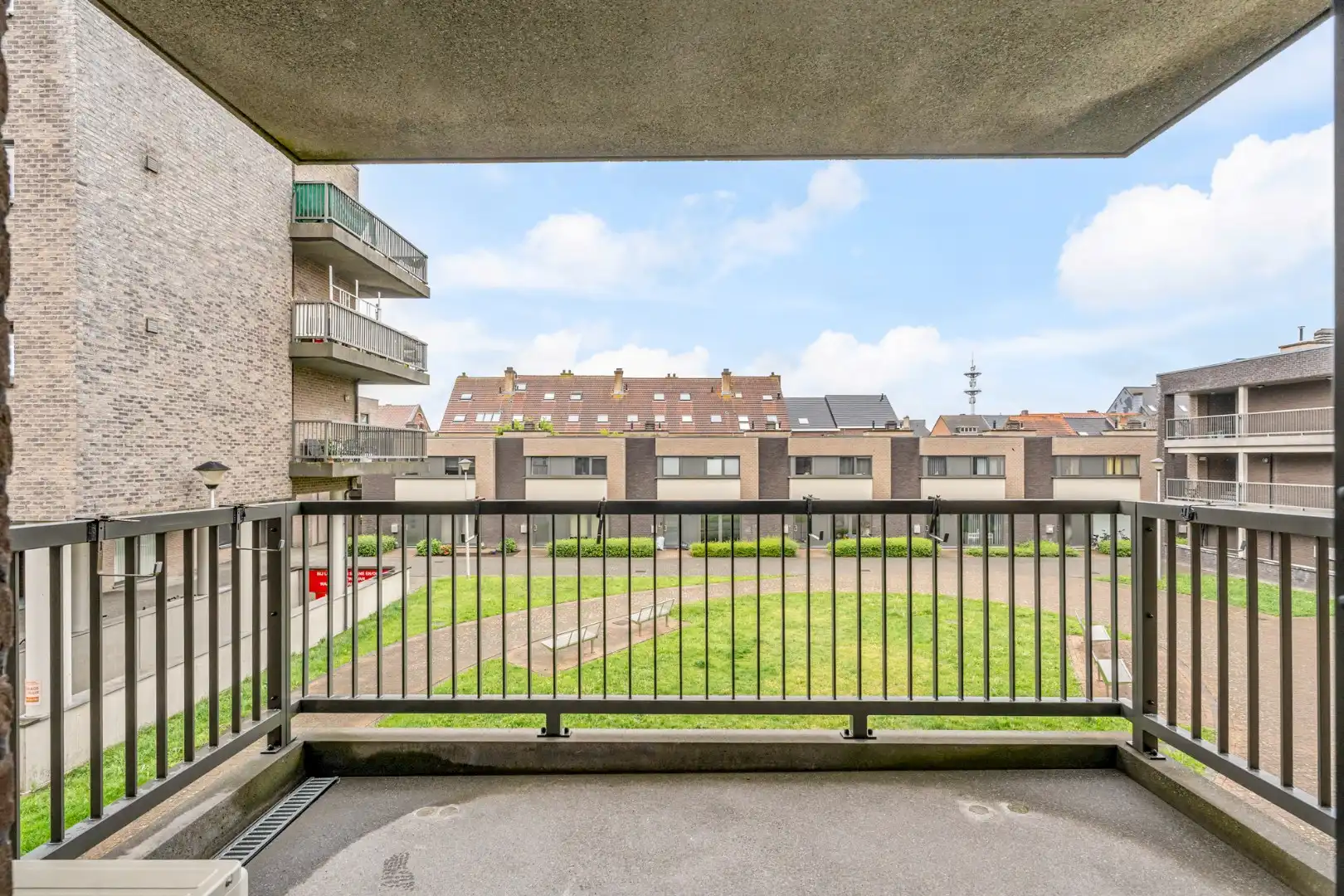 Comfortabel appartement met 1 slaapkamer, terras en autostandplaats nabij het centrum van Maaseik! foto 4