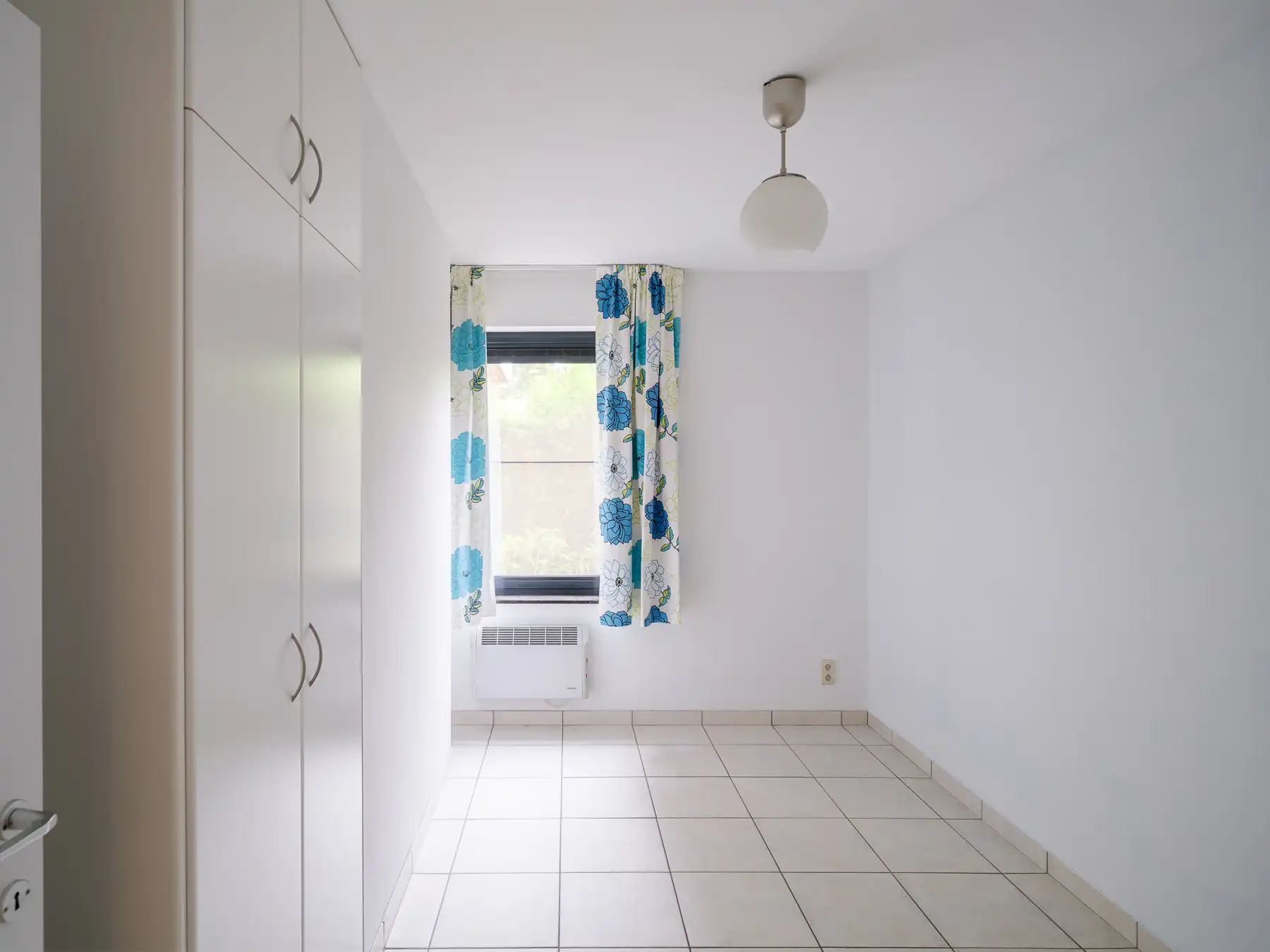 Lichtrijk appartement met privétuin foto 11