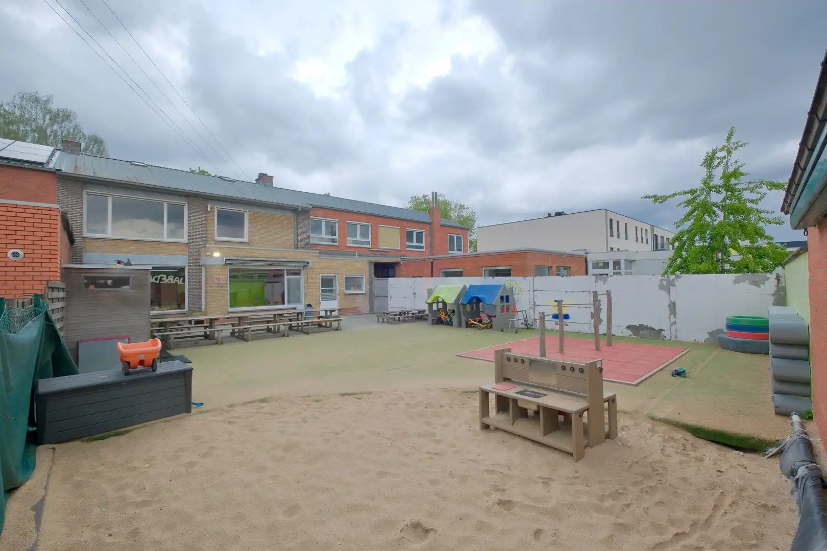 Torhout – Ruim handelspand/woning met 4 slpks en garage op 385 m² foto 20