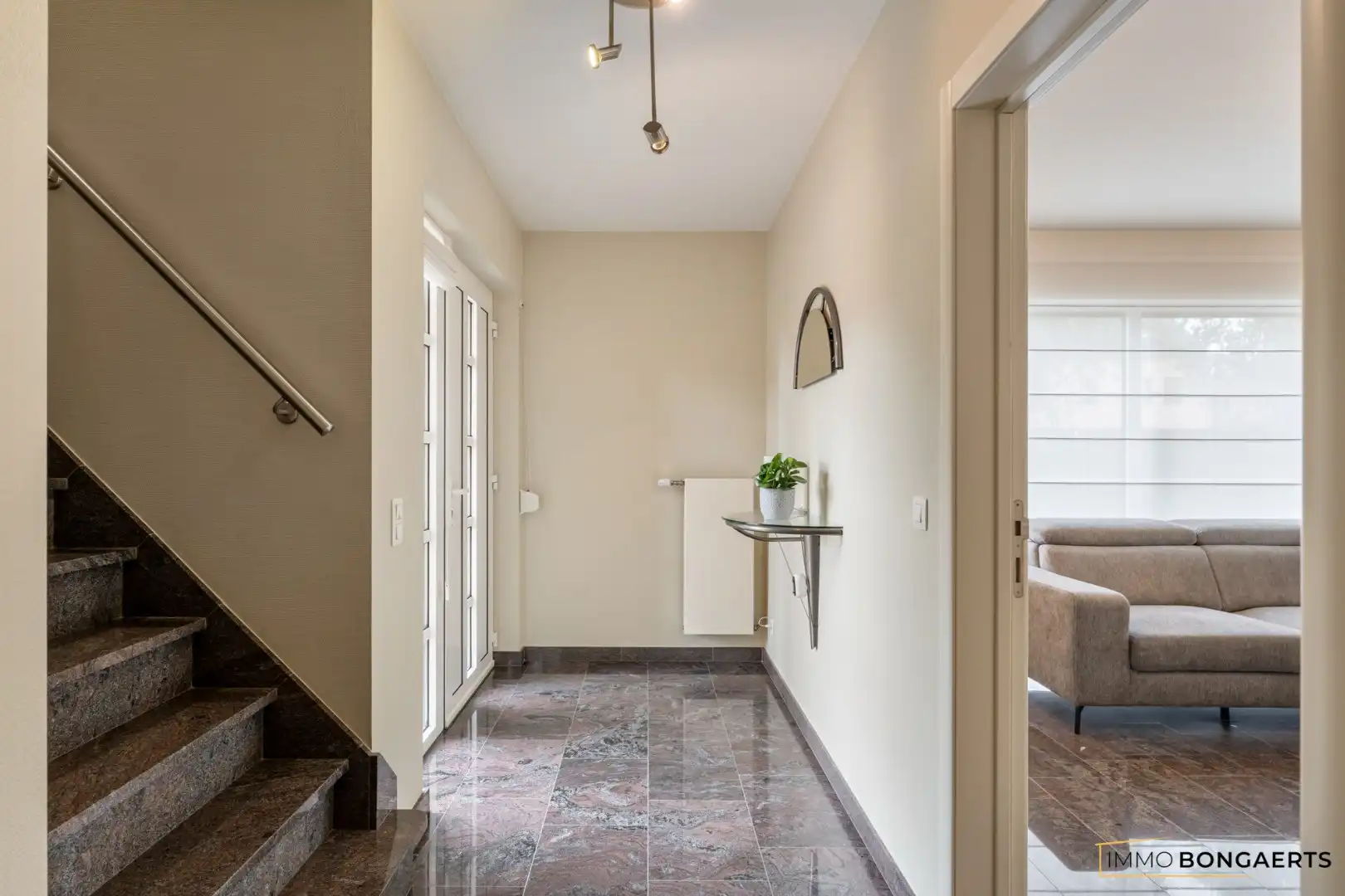 Ruime woning met 3 slaapkamers foto 4