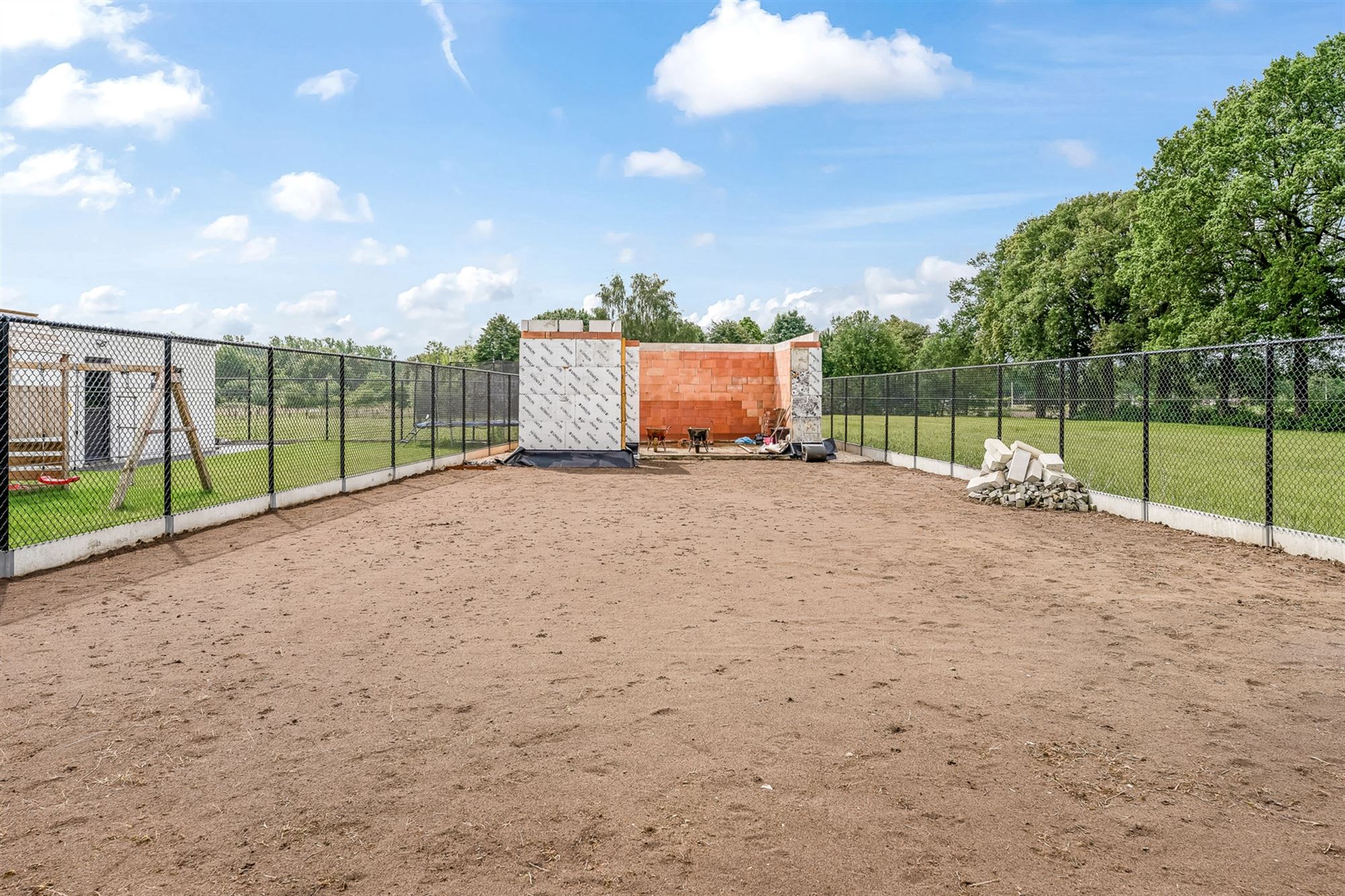 KWALITATIEF AFGEWERKTE NIEUWBOUWWONING MET 3 SLAAPKAMERS + DRESSING EN AANGELEGDE TUIN MET OVERDEKT TERRAS TE BERINGEN foto 19