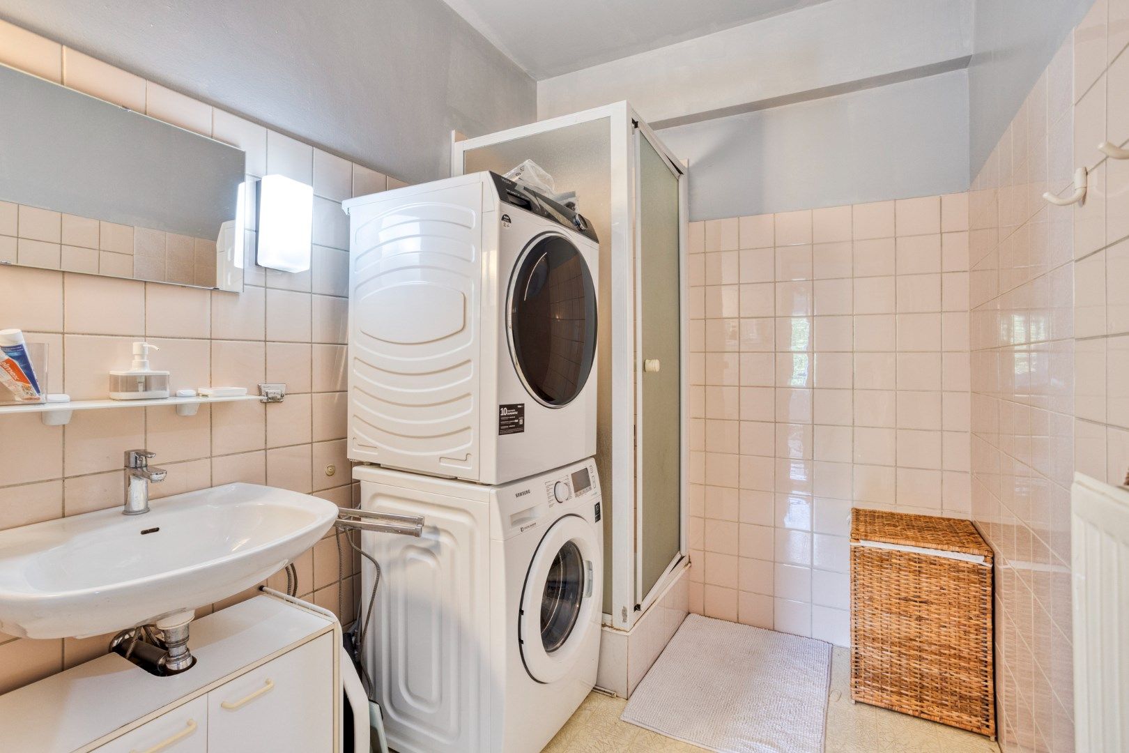 Comfortabel 2 slpk-appartement met autostnplts en berging foto 11