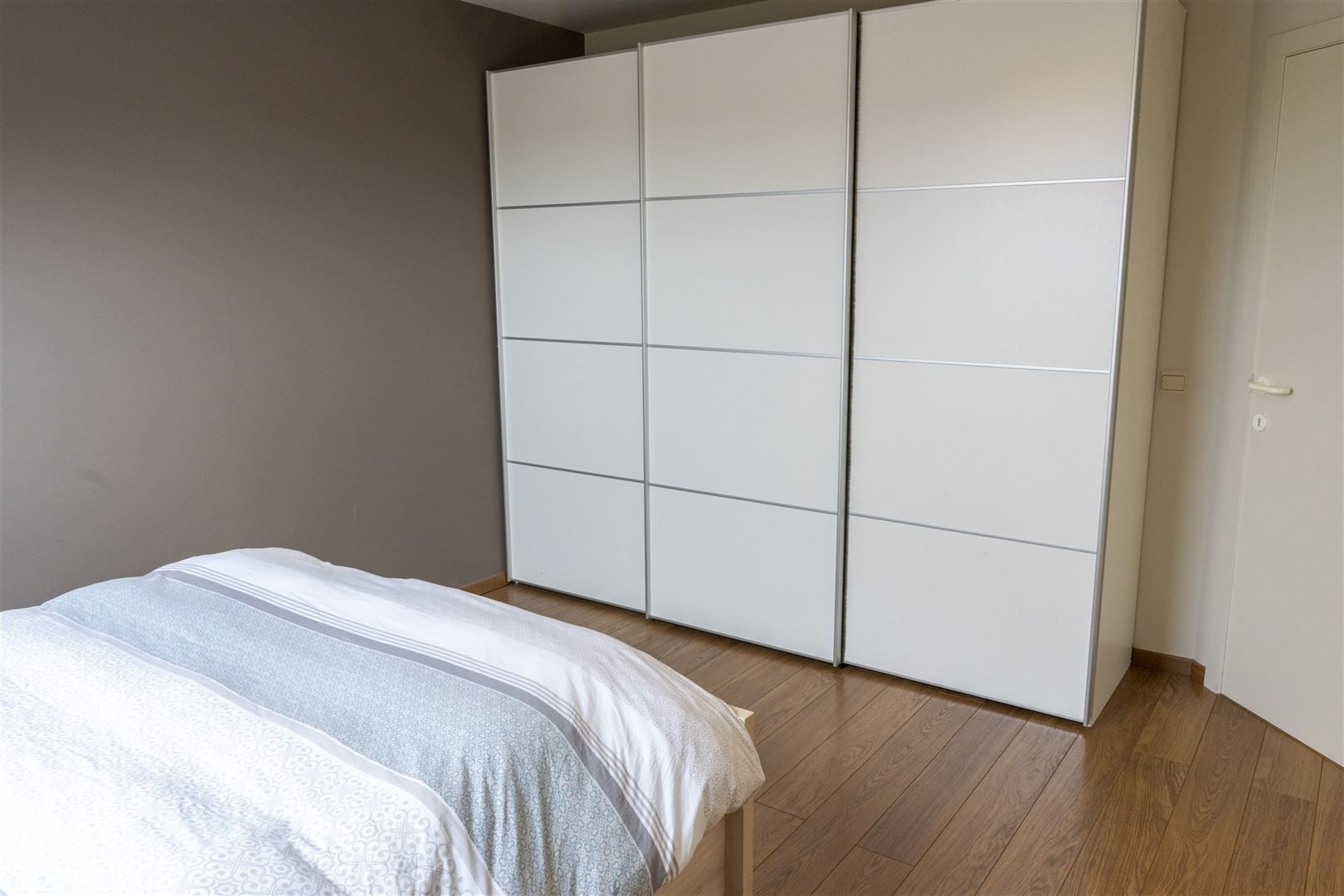 Kwalitatief afgewerkte woning met zonnige tuin, 3 slaapkamers en bureau. foto 19