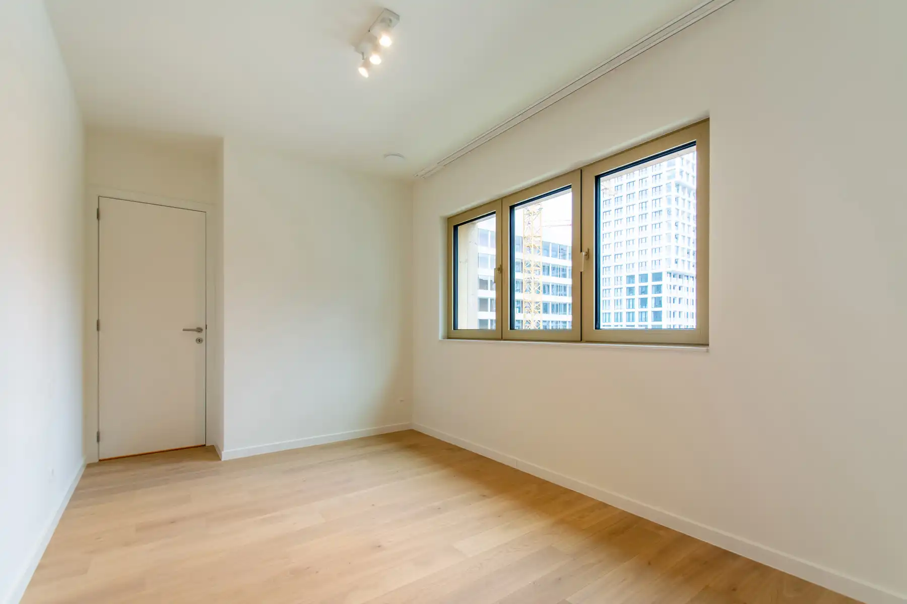 Ongemeubeld 2 slpk app. met mooi terrras foto 7