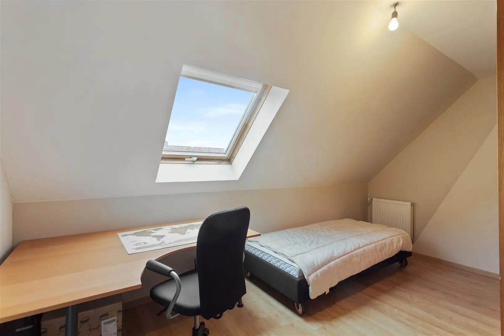 Ruime, lichtrijke woning met terras TE HUUR foto 14