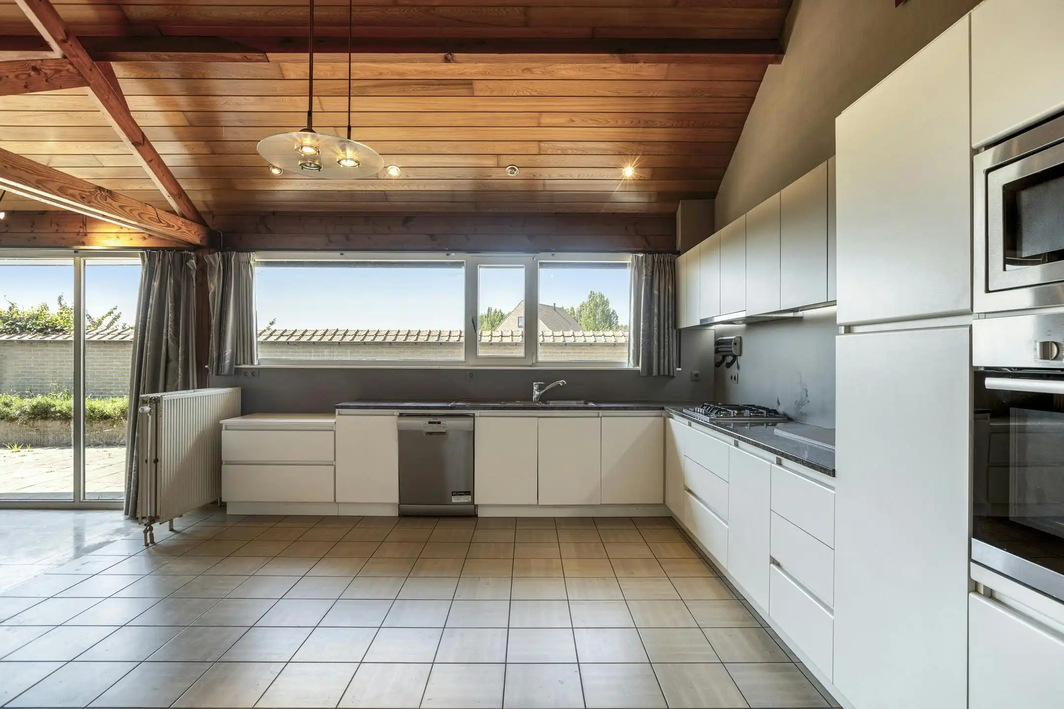 Ruime woning met 5 slaapkamers, tuin en garage te Lo-Reninge. foto 14