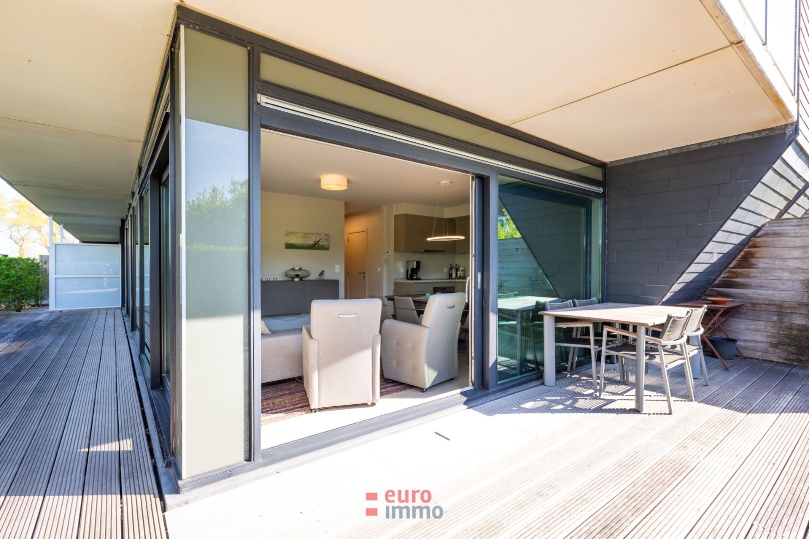 Super rustig gelegen appartement met immens groot terras! foto 6