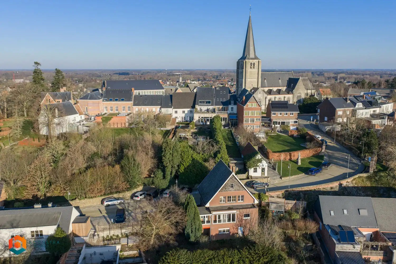 Hoofdfoto van de publicatie: Te renoveren woning op uitzonderlijke locatie te HODB