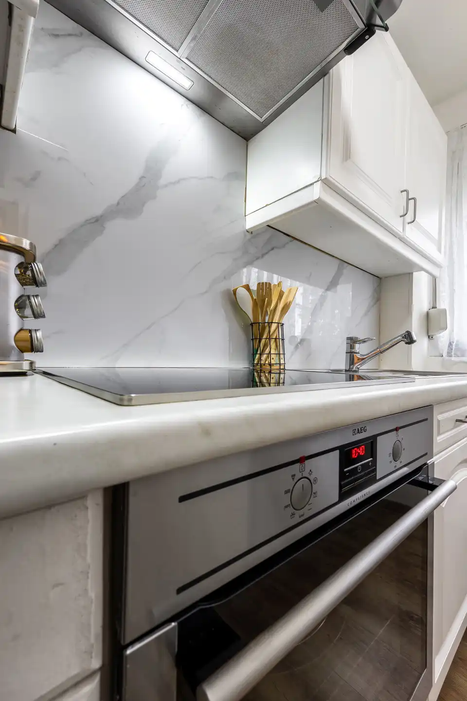 Zeer mooi gelijkvloers appartement met 2 slpk, tuin en grote garage foto 7