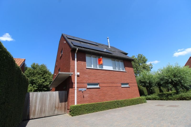 Instapklaar appartement met ruim terras te huur in centrum Roeselare foto {{pictureIndex}}