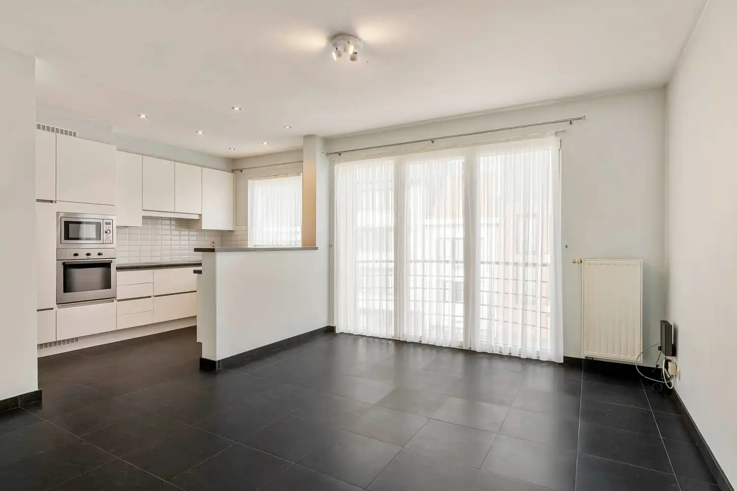 Instapklaar 2-slaapkamerappartement met zuidgericht terras en berging foto 4