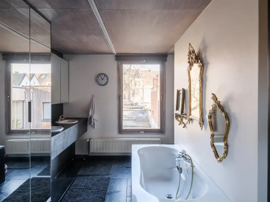 Een bijzondere woning die zich onderscheidt door haar architectuur, ruimtelijkheid en unieke tuin. foto 11