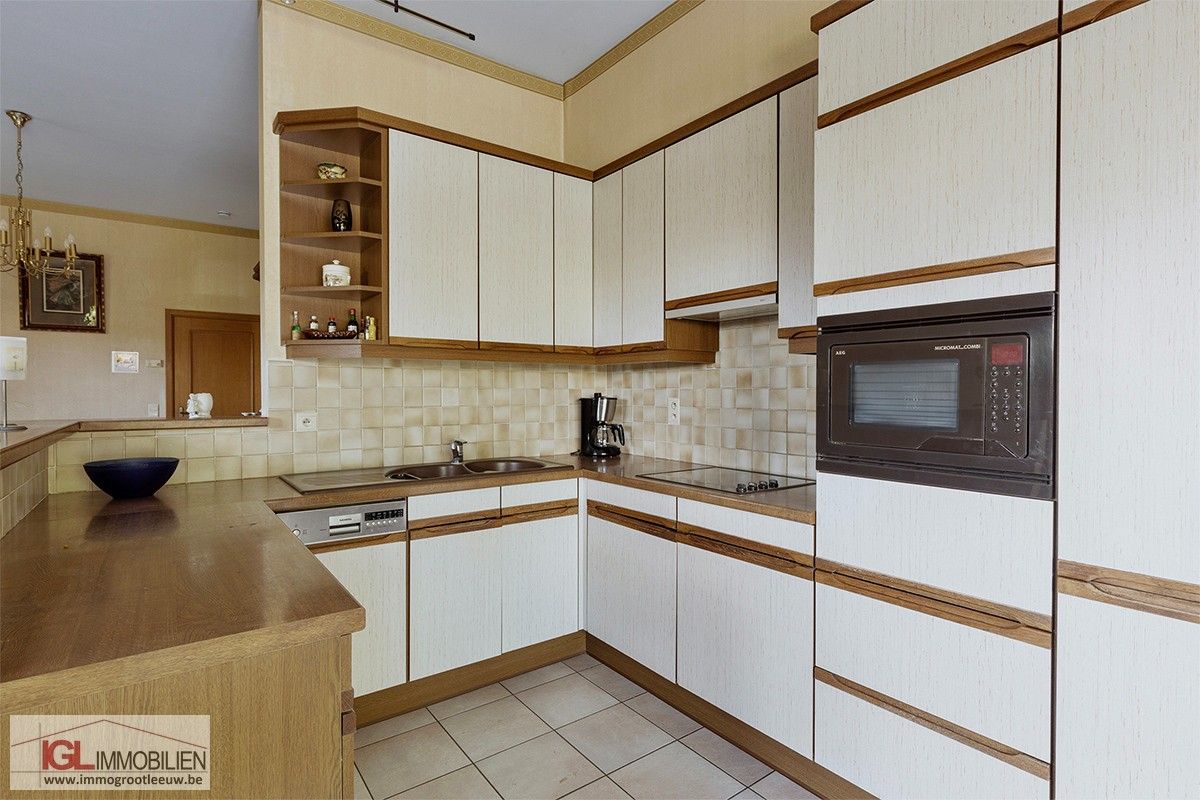 Charmante driegevelwoning met zonnige tuin & garage in het centrum van Lennik foto 6