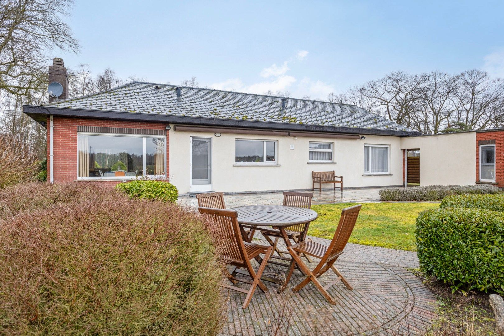 Laagbouwwoning met een bew opp van 194 m², 4 slpk's, op een schitterend perceel van 1807 m² foto 15