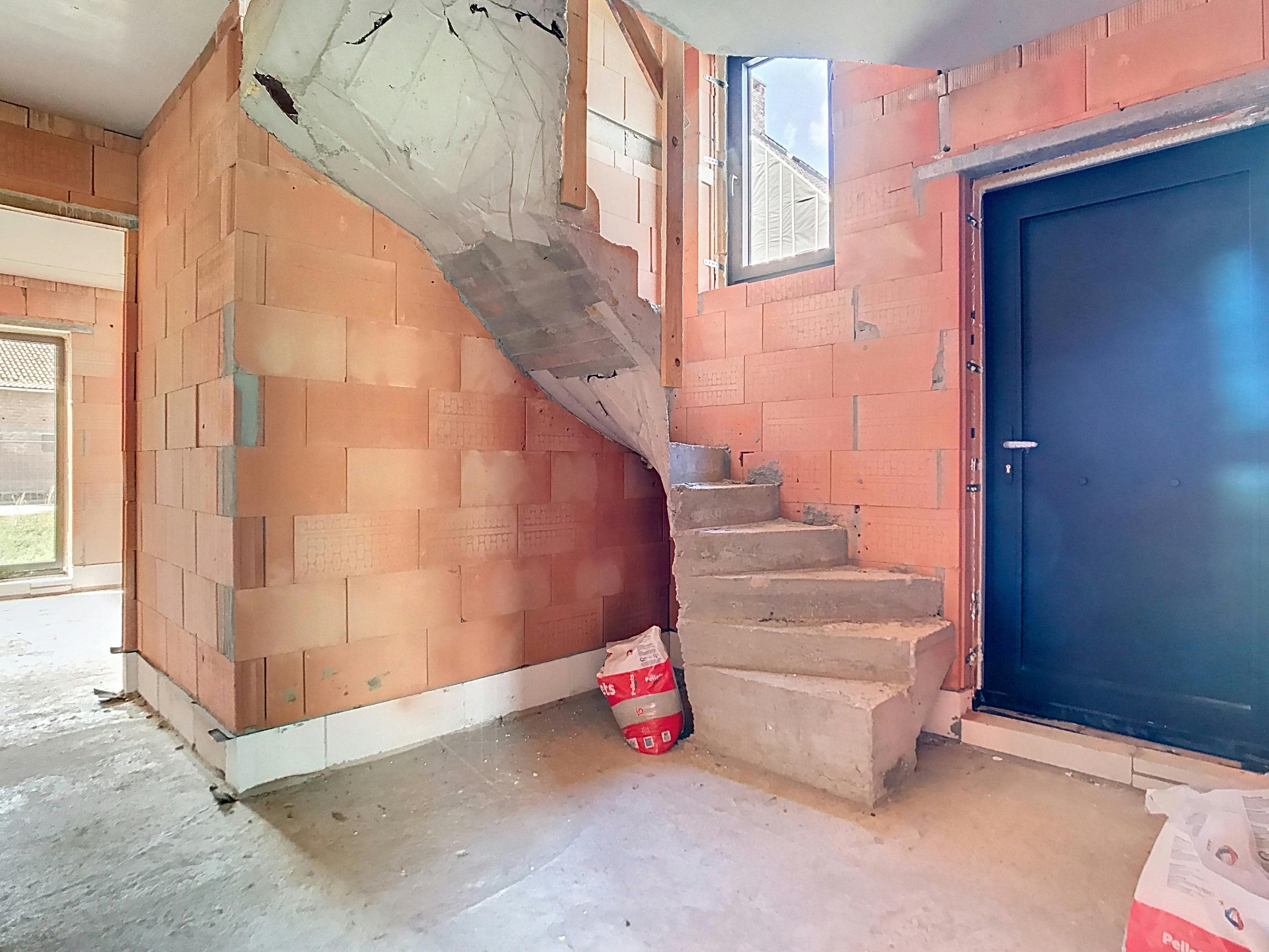 Casco halfopen bebouwing met 5 tot 7 slaapkamers, tuin en garage. foto 7