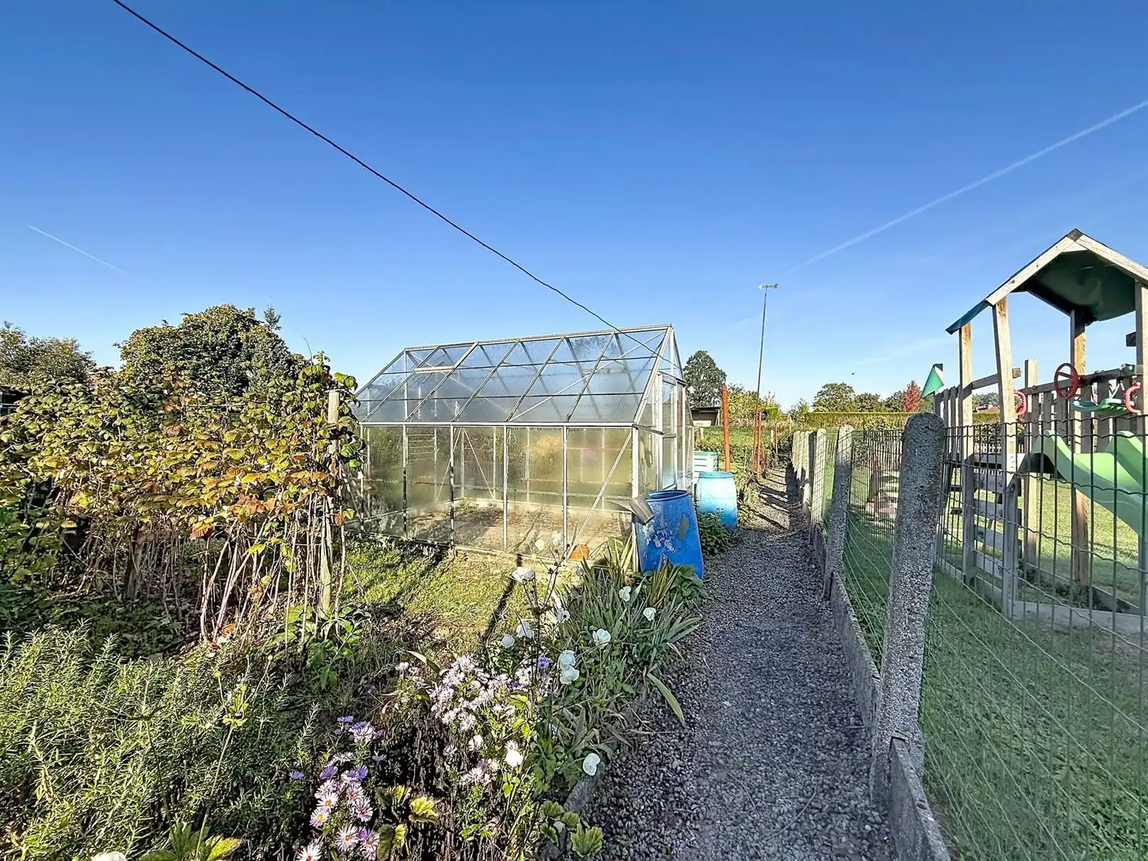 Op te frissen woning met binnenkoer, tuin, 3 slpks foto 34