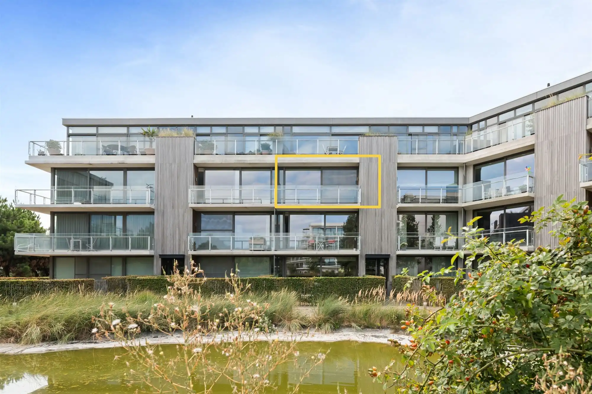 LICHTRIJK APPARTEMENT MET TWEE TERRASSEN foto 2