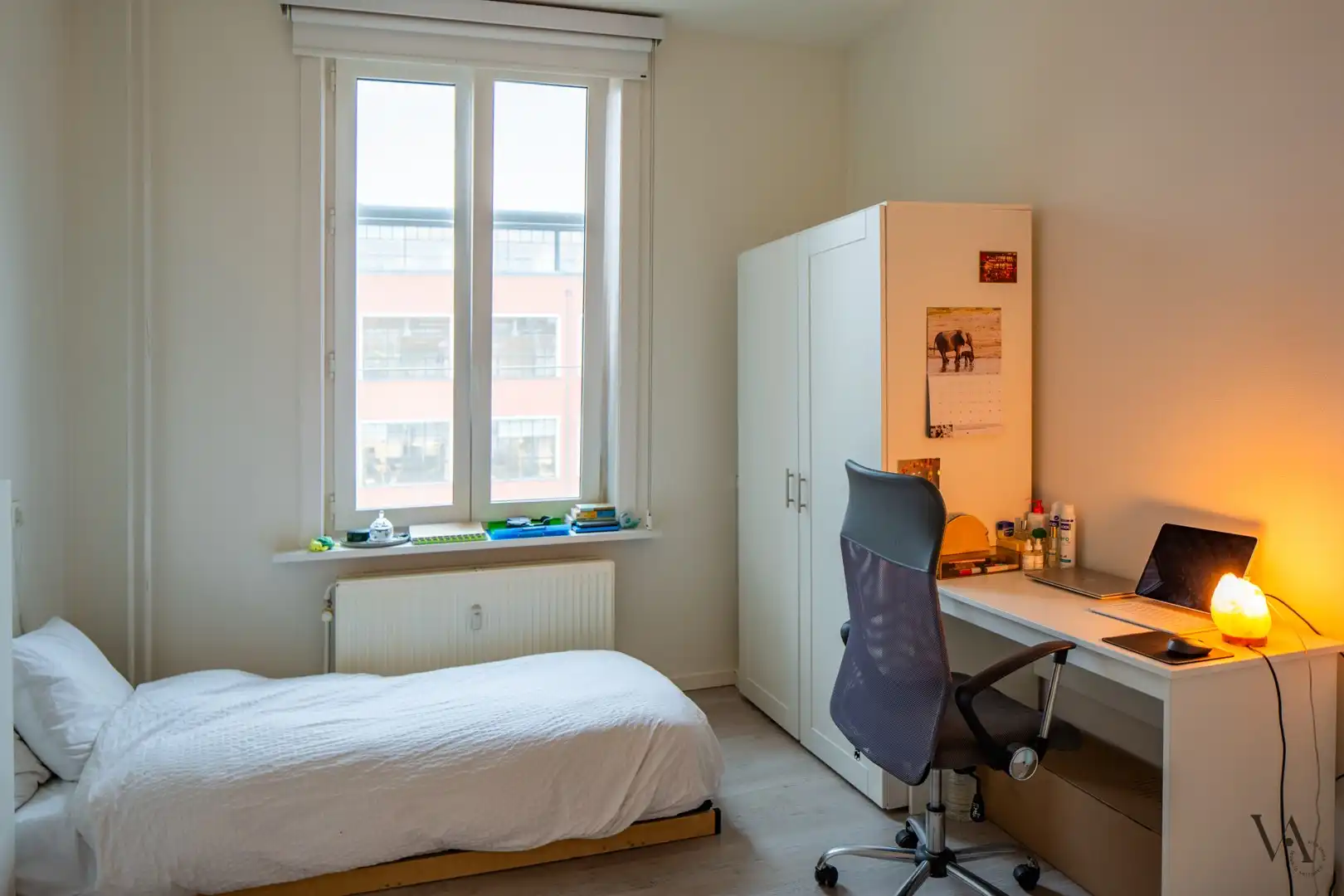 Bemeubelde studentenkamer met eigen badkamer op centrumlocatie foto 2