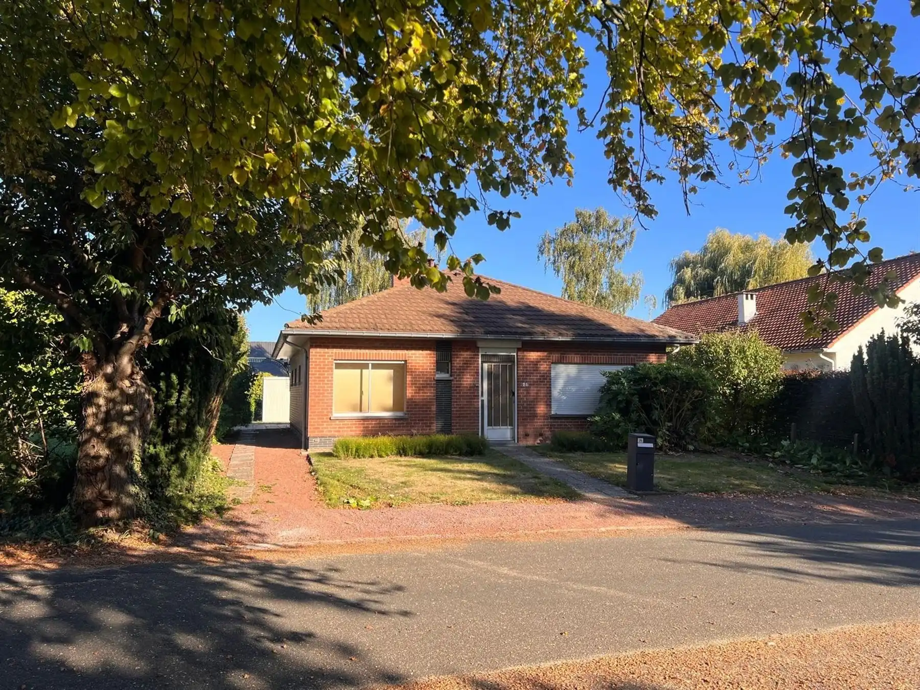 Hoofdfoto van de publicatie: RESIDENTIEEL GELEGEN, TE RENOVEREN WONING 