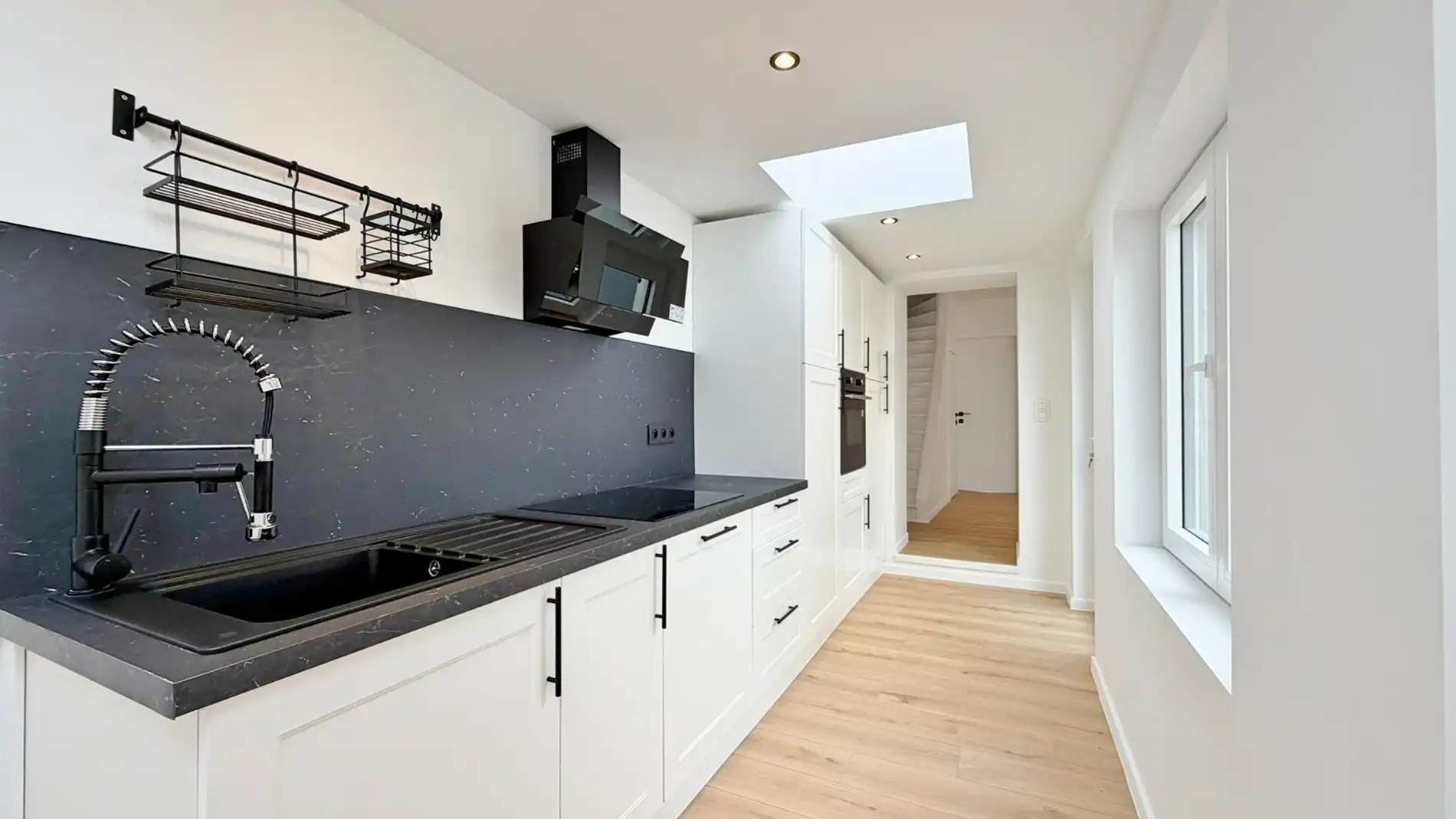 Zeer rustig gelegen & volledig vernieuwde woning te koop in het prachtige Heuvelland foto 9