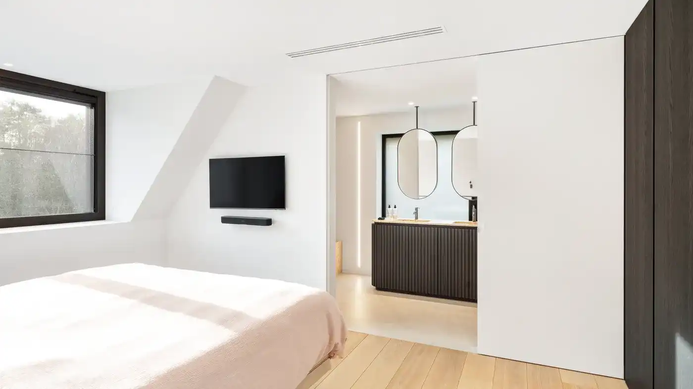 Perfect georiënteerde villa met zwembad voorzien van een duurzame luxeafwerking foto 22