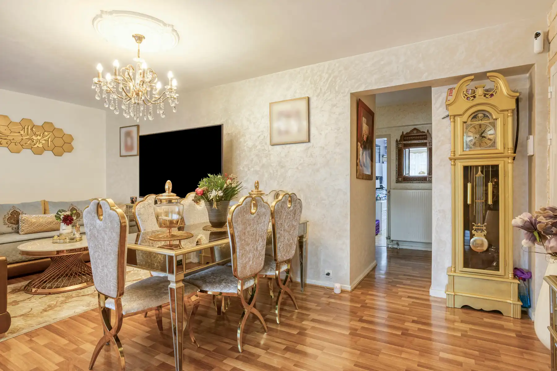 Ruim instapklaar appartement met parking foto 8