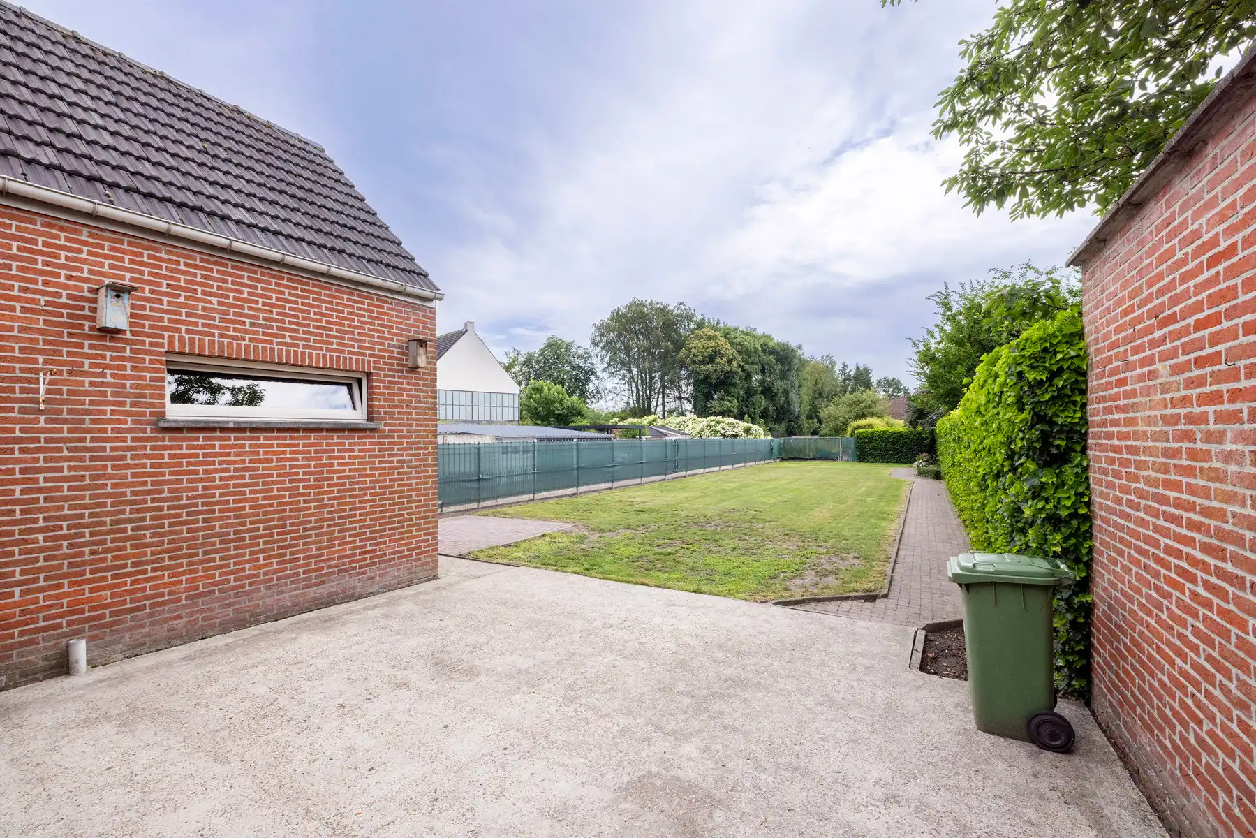 Charmante gezinswoning met 3 slp, garage en zonnige tuin foto 3