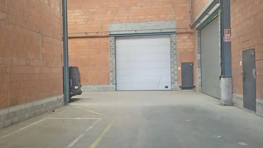 Opslag + kantoor + parking te Deurne foto 4