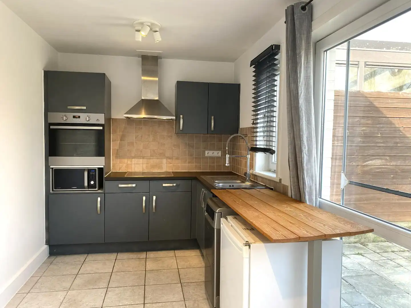 RIJWONING MET 3 SLAAPKAMERS EN TUIN NABIJ HET CENTRUM foto 4