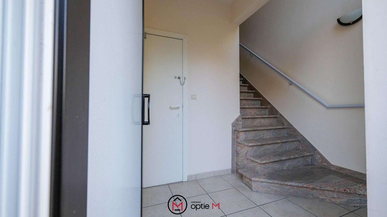 Investeringspand met handelsruimte en appartement in Merem Bilzen foto 3