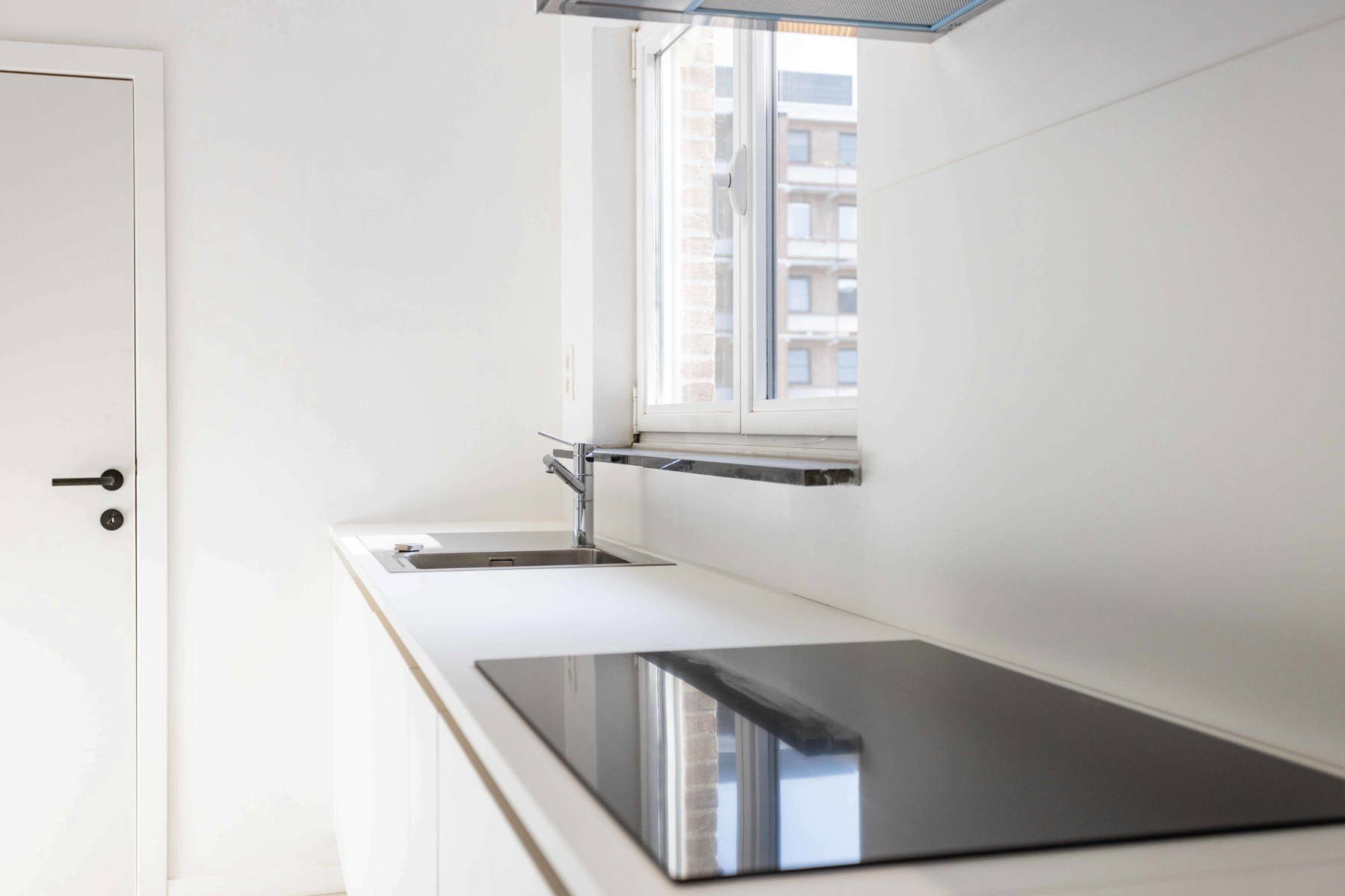 Volledig vernieuwd appartement met terras van 59m2! foto 13