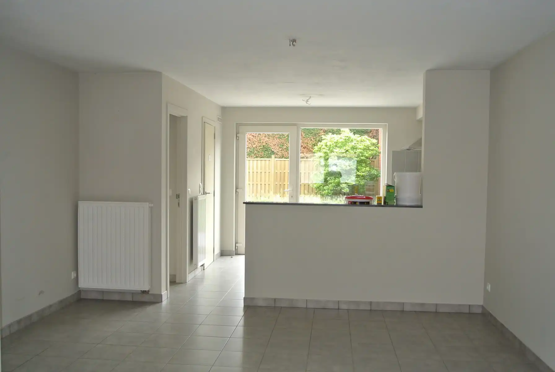 Gezellige gelijkvloers appartement  met 2 slaapkamers + terras en tuintje foto 3