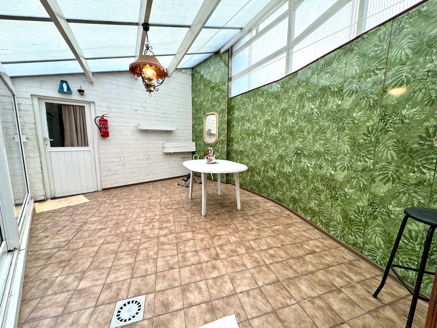 TE RENOVEREN WONING MET 4 SLPKS, TUIN EN DUBBELE GARAGE foto 14