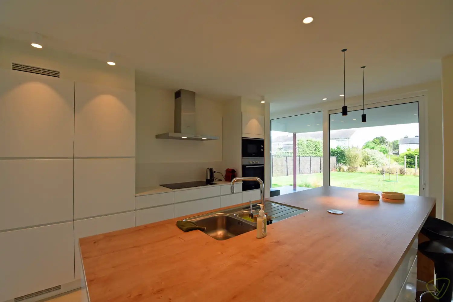 Prachtig gerenoveerde woning gelegen in de Witte Wijk met een luxeueze afwerking. foto 4