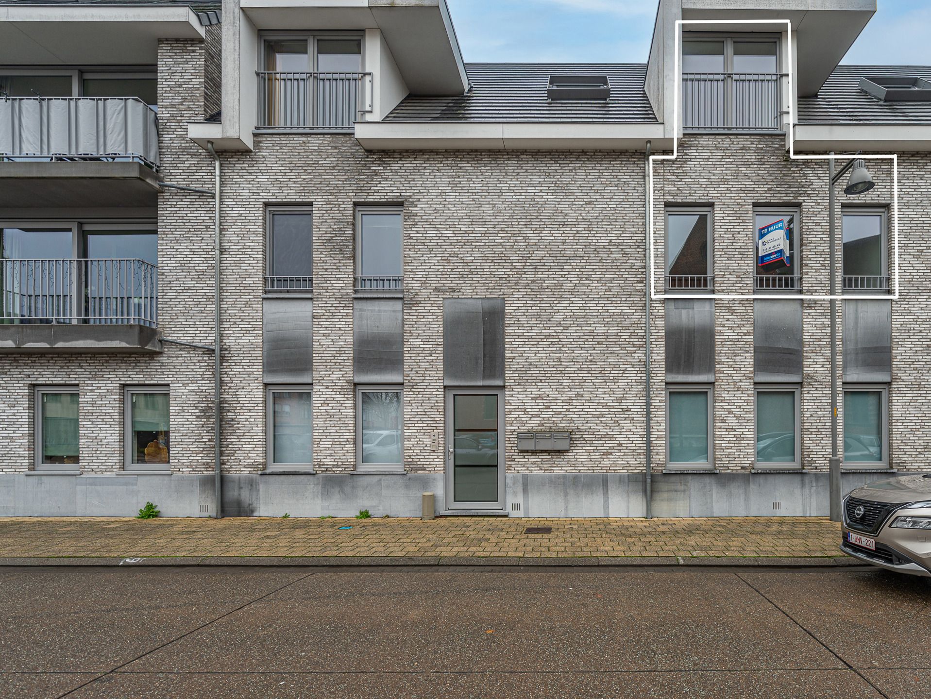 Duplexappartement met groot terras, gelegen in het centrum van Schriek. foto 3