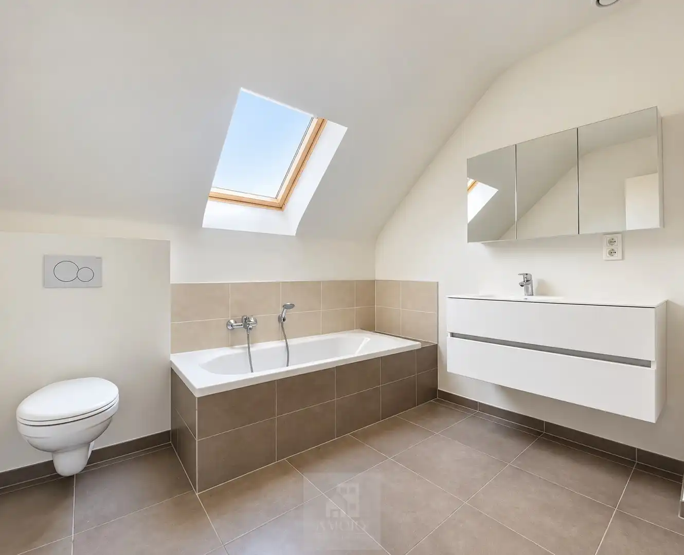 Lichtrijke en energiezuinige woning met 3 slpk's, tuin en garage foto 11