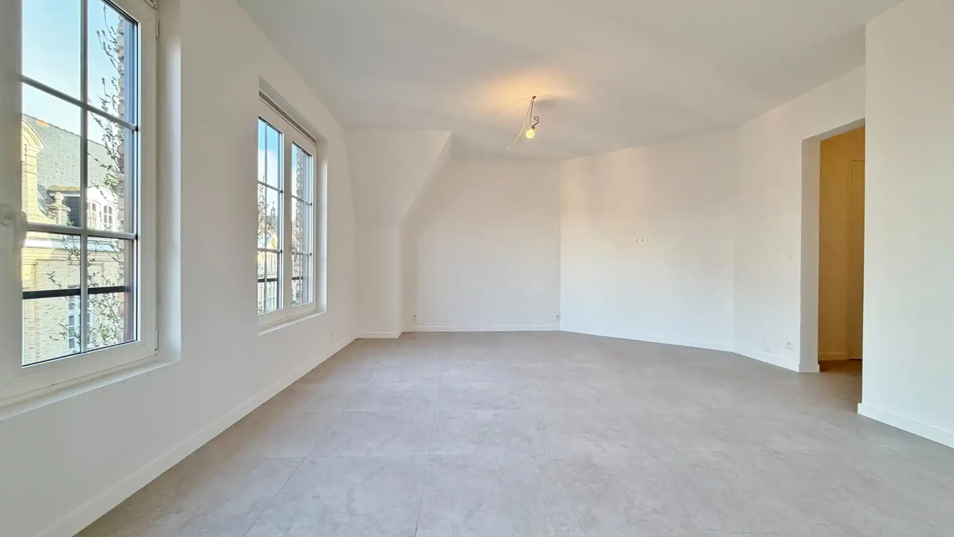 Stijlvol gerenoveerd appartement op toplocatie in het centrum van Ieper. foto 6