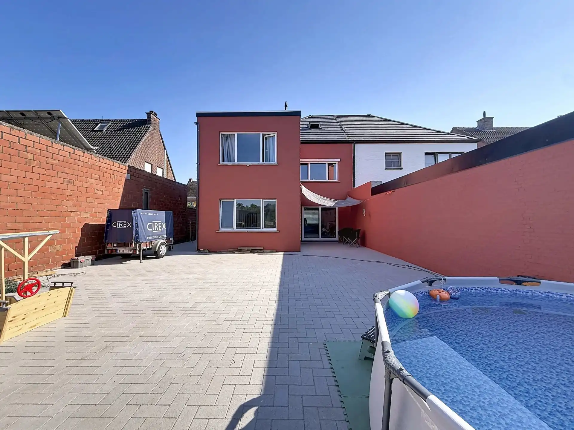 Volledig gerenoveerde woning met 4 slaapkamers op een groot perceel. foto 25