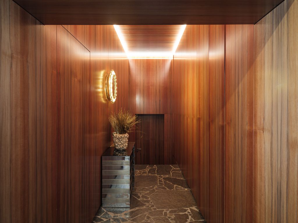 Imposant designappartement met loftallures nabij het Wintercircus en De Krook foto 16