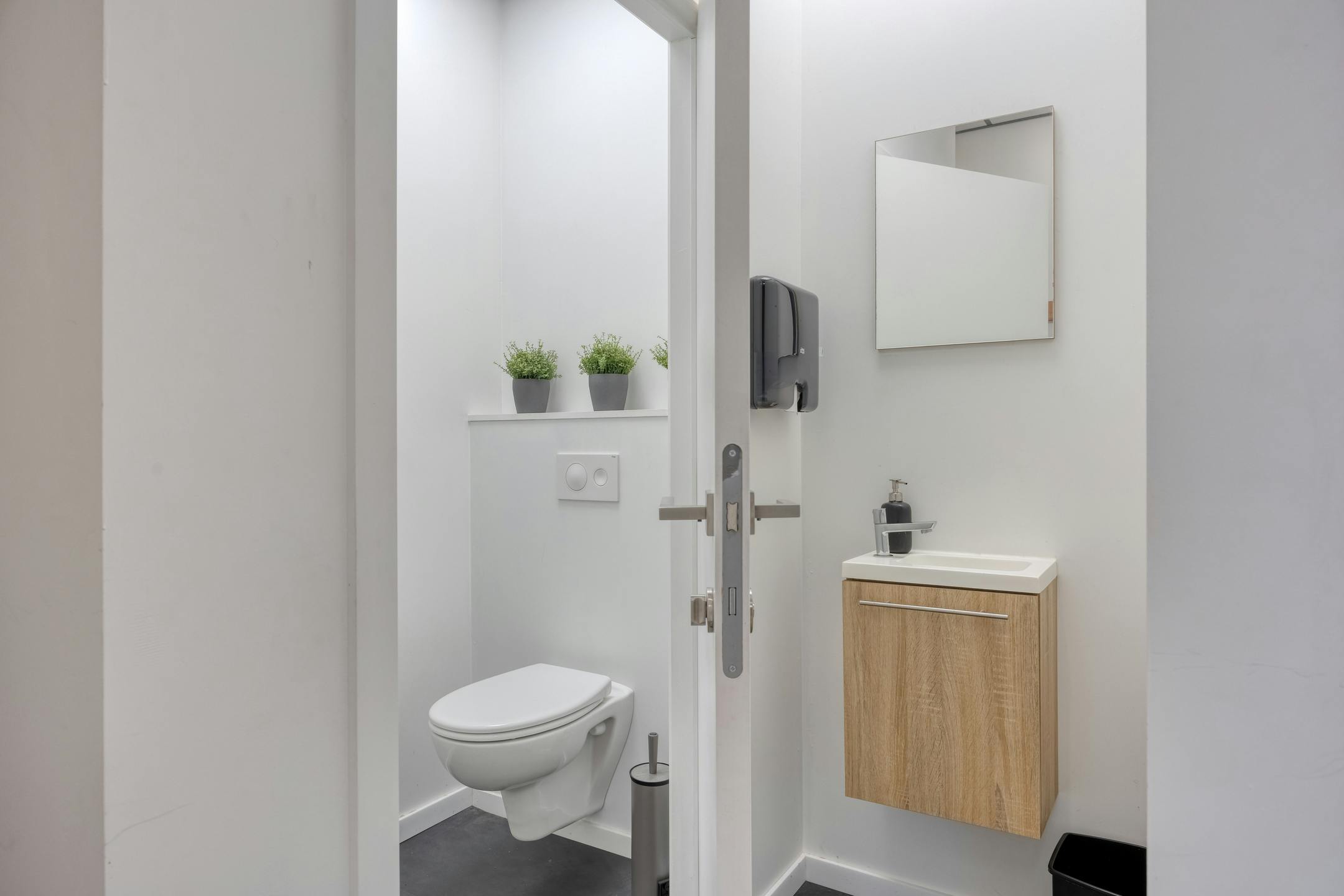 Unieke handelswoning met magazijn in Zomergem foto 23