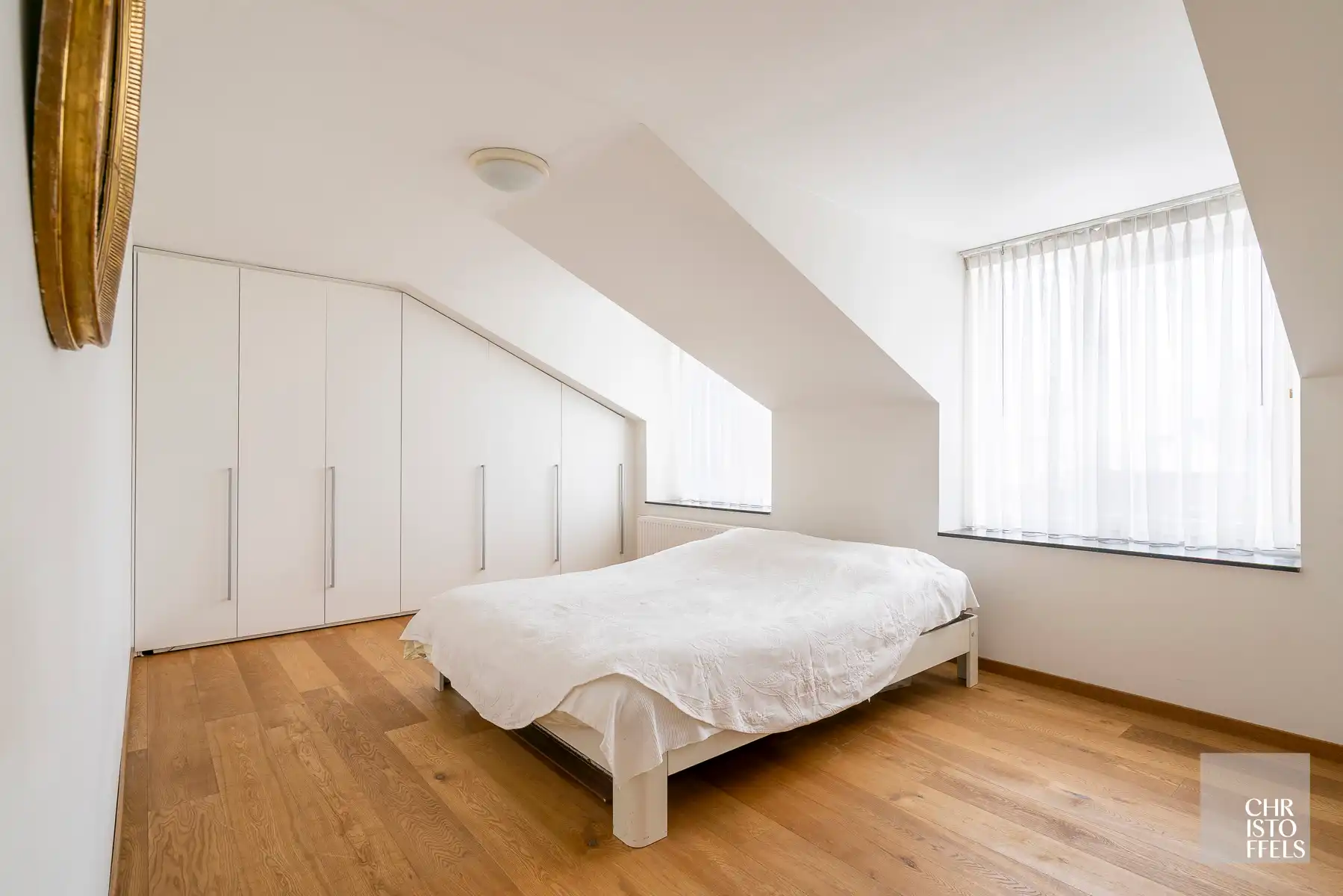 Villa (336m²) met 3 slaapkamers en een zwemvijver op een perceel van 1.219m²!  foto 12