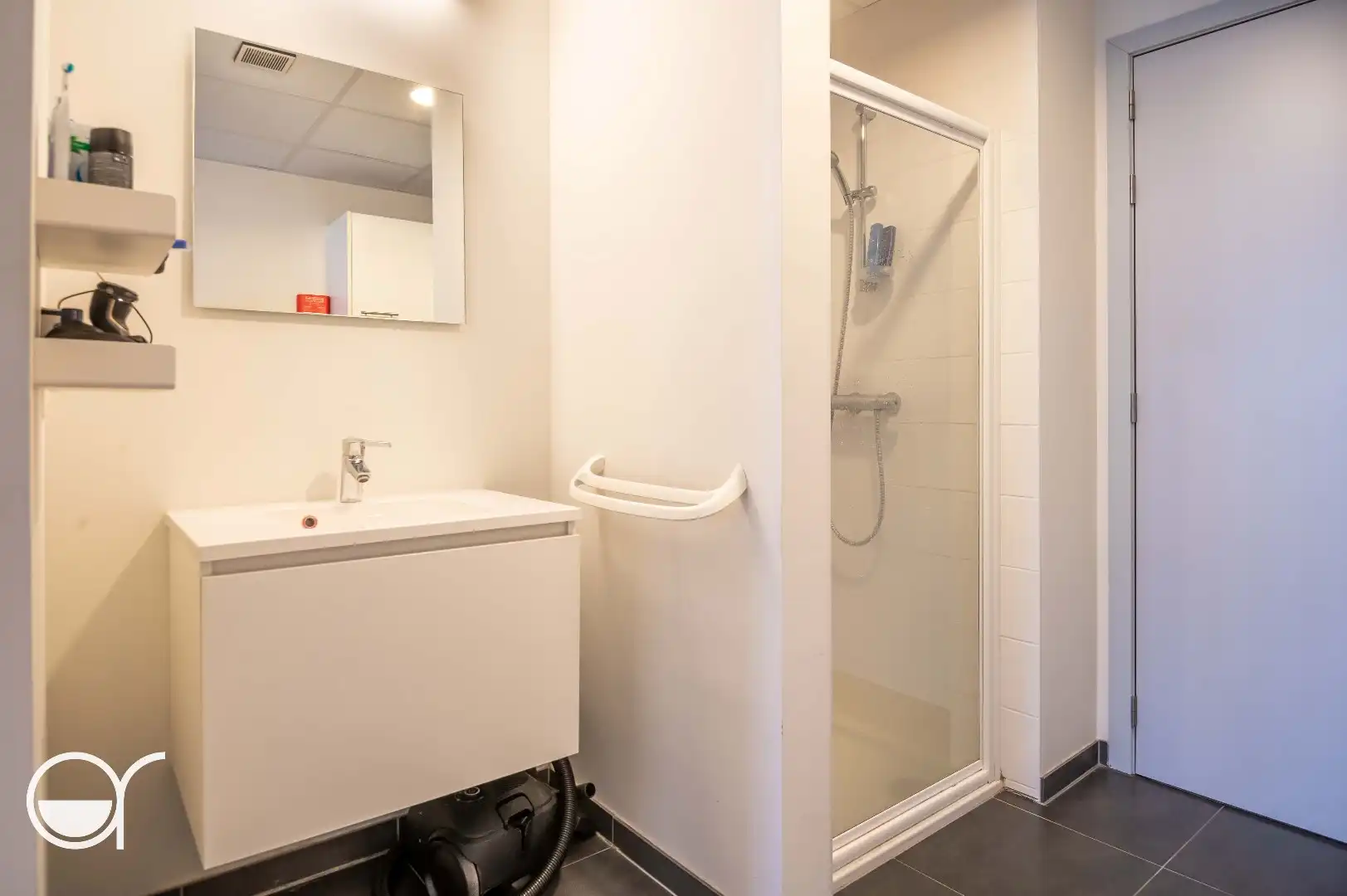 Studentenkamer met eigen douche en kitchenette in "Blaisantpark" foto 10
