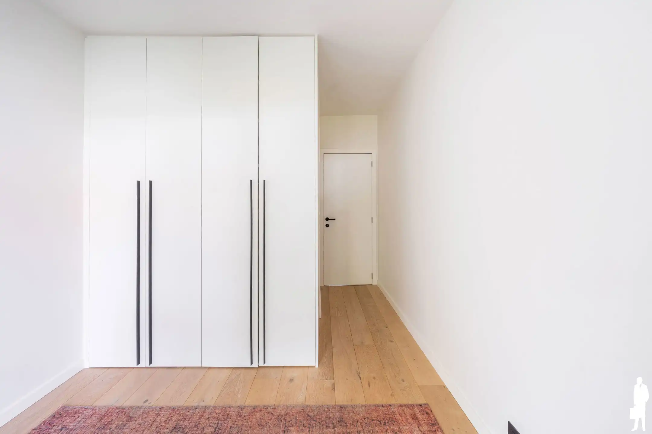 Gerenoveerd appartement met 2 slpks, tuin en autostaanplaats foto 23